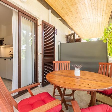 Apartments Vladan With Terrace バスカ エクステリア 写真