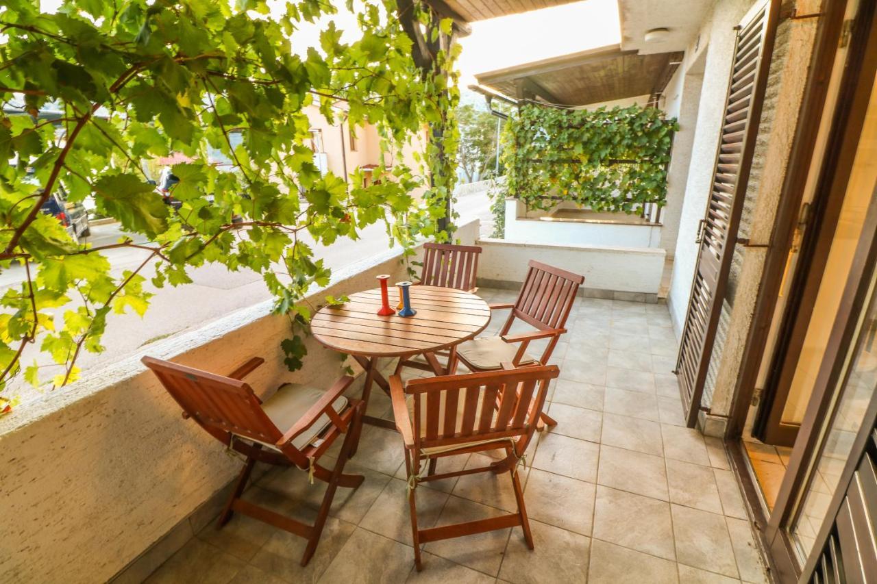 Apartments Vladan With Terrace バスカ エクステリア 写真