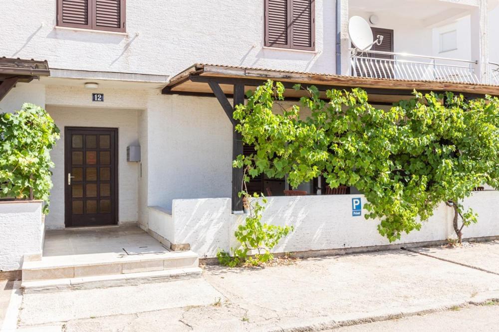 Apartments Vladan With Terrace バスカ エクステリア 写真
