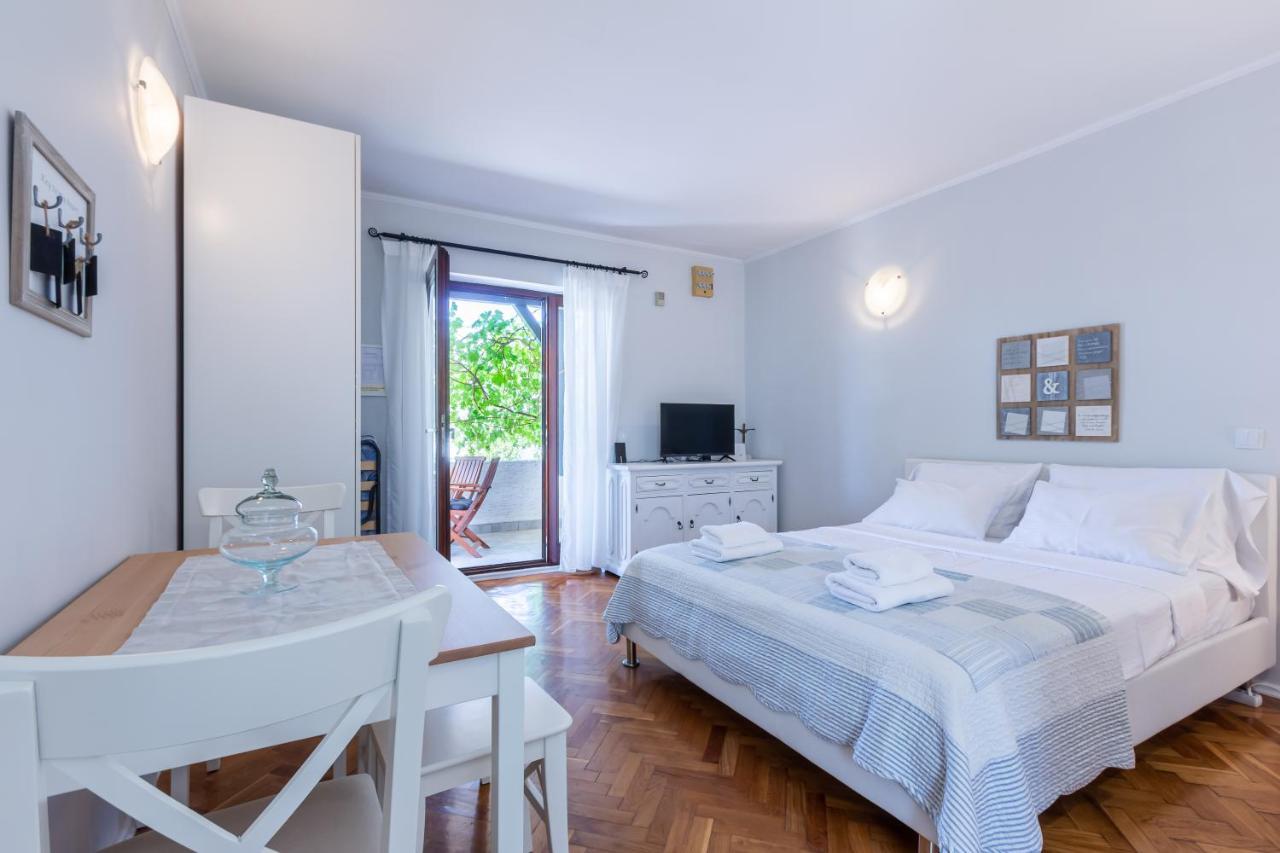 Apartments Vladan With Terrace バスカ エクステリア 写真