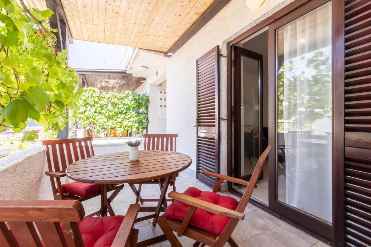 Apartments Vladan With Terrace バスカ エクステリア 写真