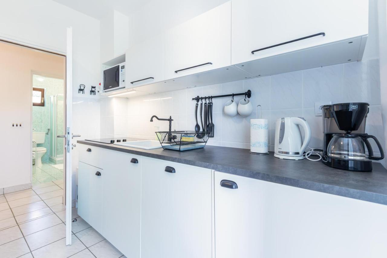 Apartments Vladan With Terrace バスカ エクステリア 写真