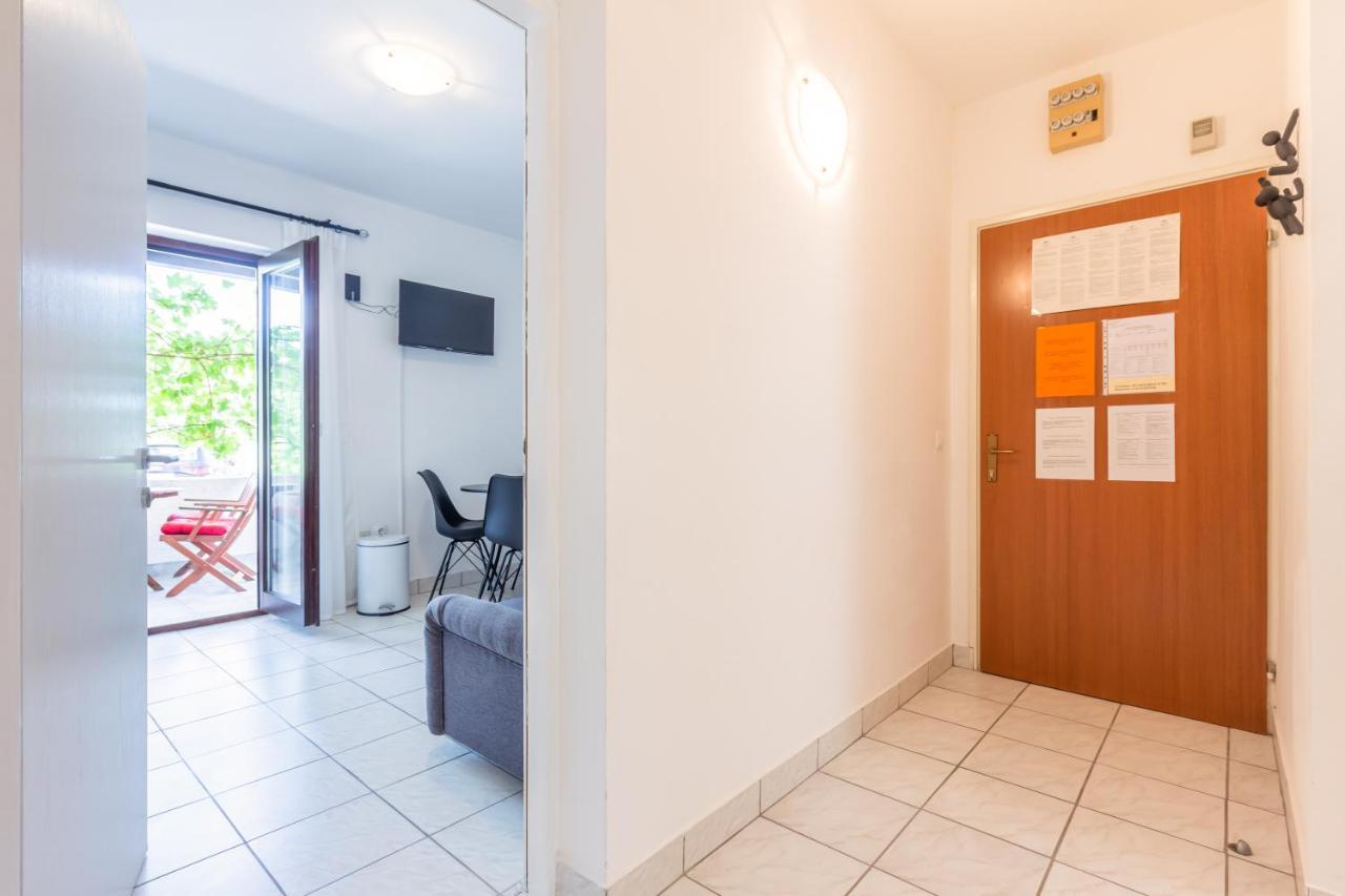 Apartments Vladan With Terrace バスカ エクステリア 写真