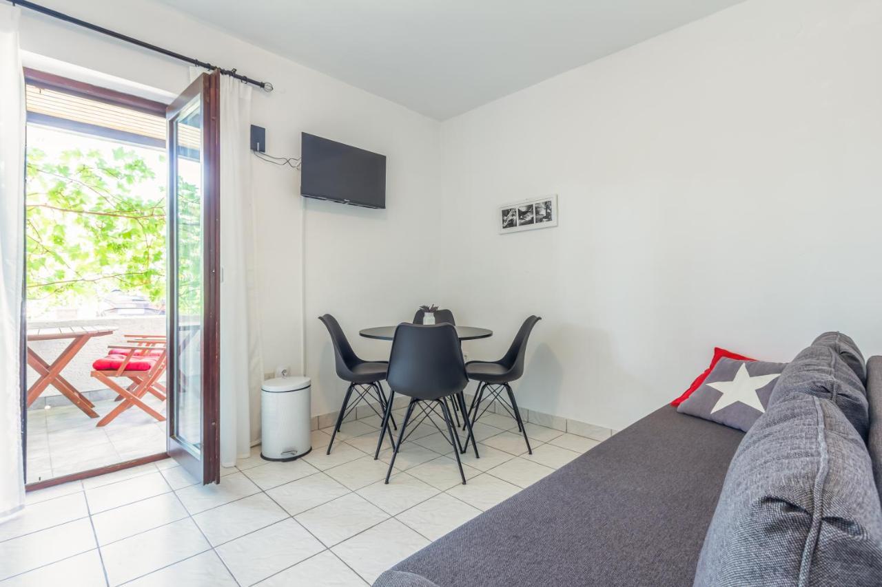 Apartments Vladan With Terrace バスカ エクステリア 写真